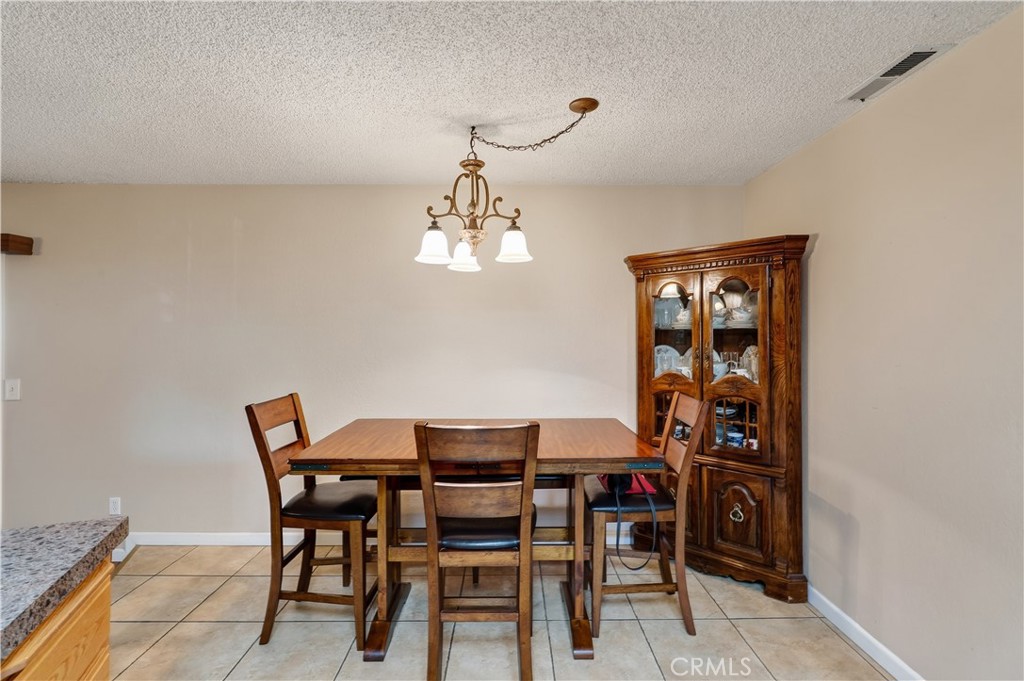 385 Emerald Property Photo 7