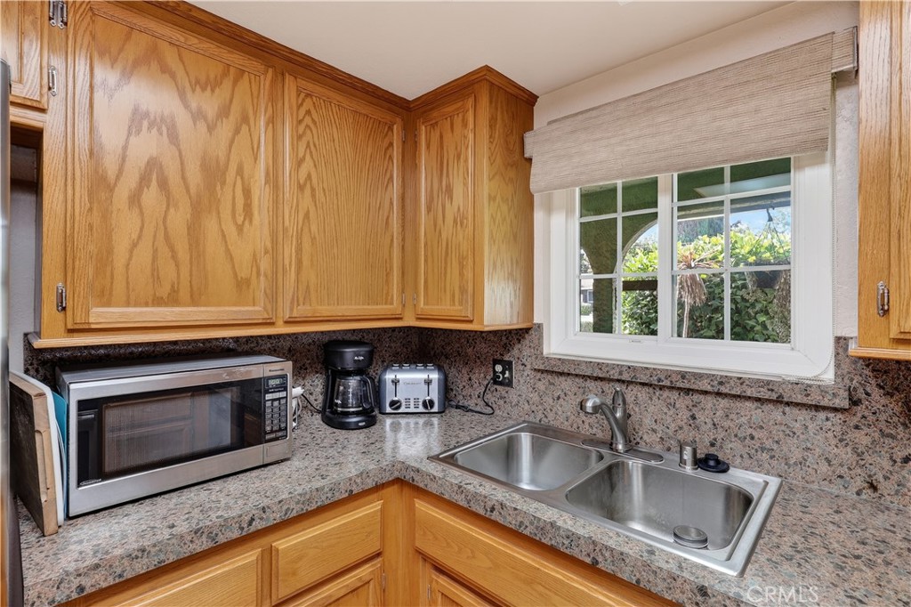 385 Emerald Property Photo 9