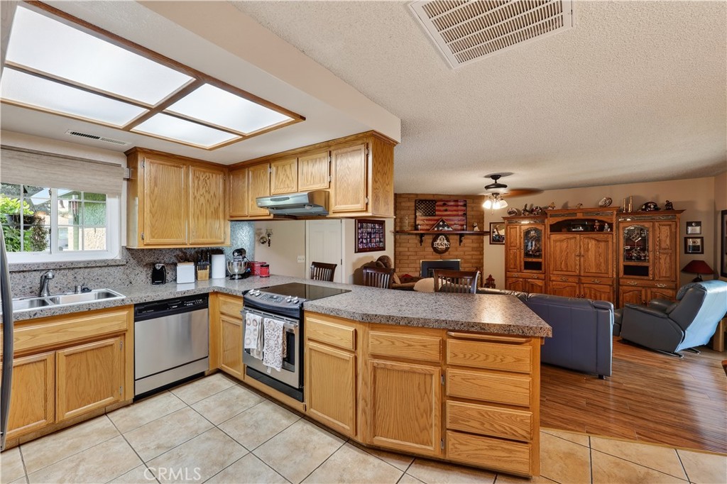 385 Emerald Property Photo 10