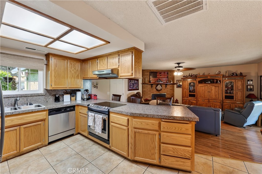 385 Emerald Property Photo 10