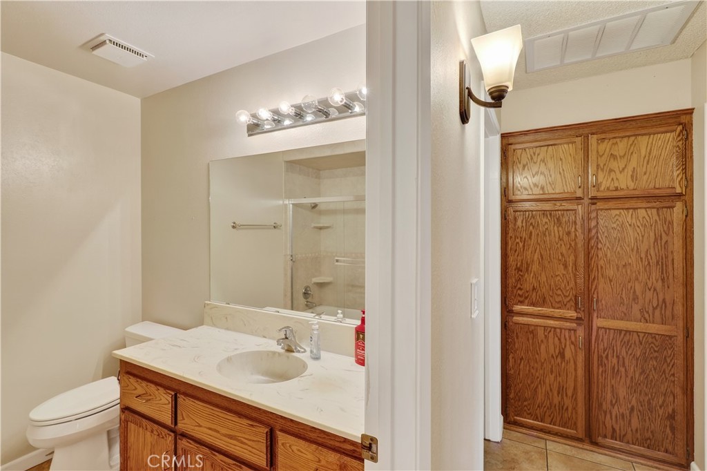 385 Emerald Property Photo 16