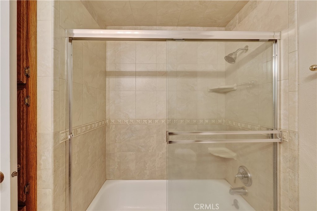 385 Emerald Property Photo 18