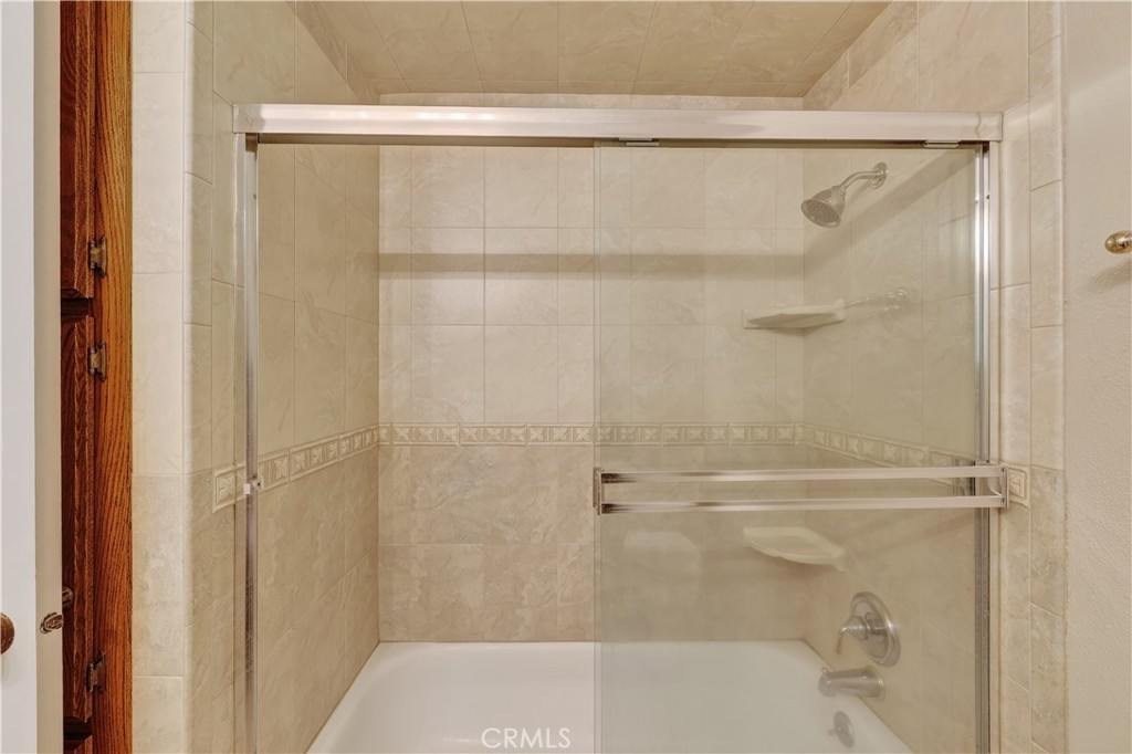 385 Emerald Property Photo 18