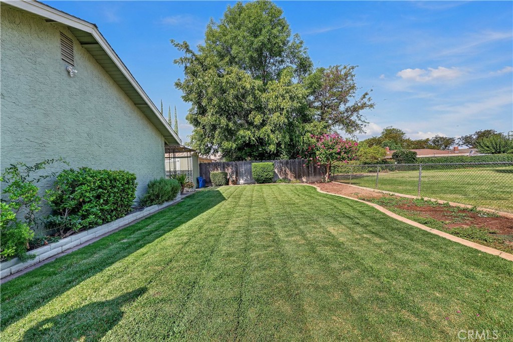 385 Emerald Property Photo 33