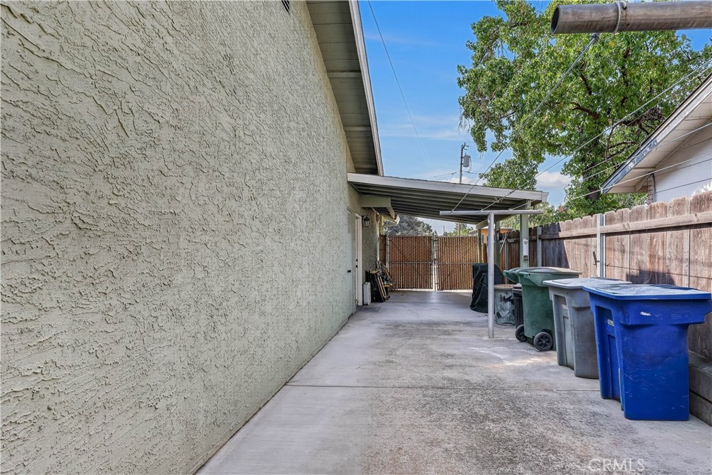385 Emerald Property Photo 36