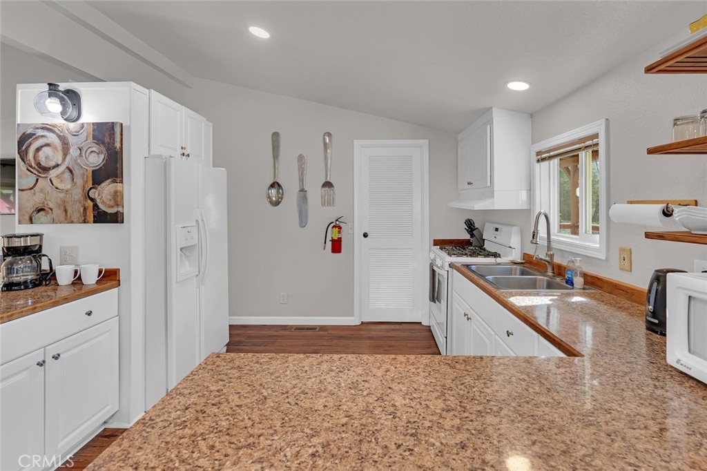 4583 & 4587 Ben Hur Property Photo 10