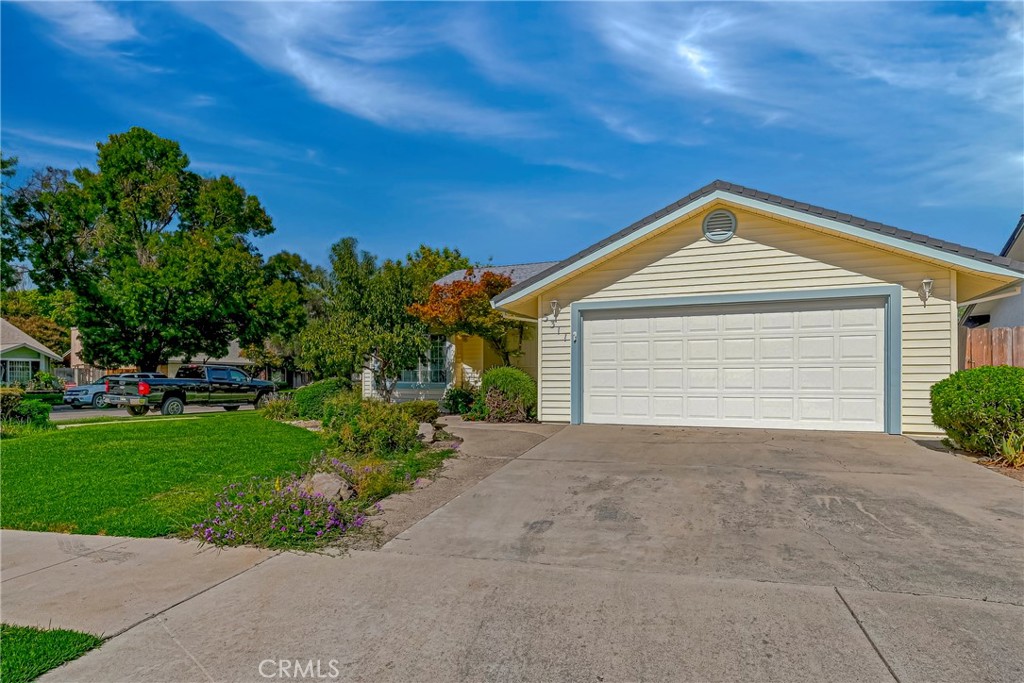 3311 Shamrock Property Photo 5