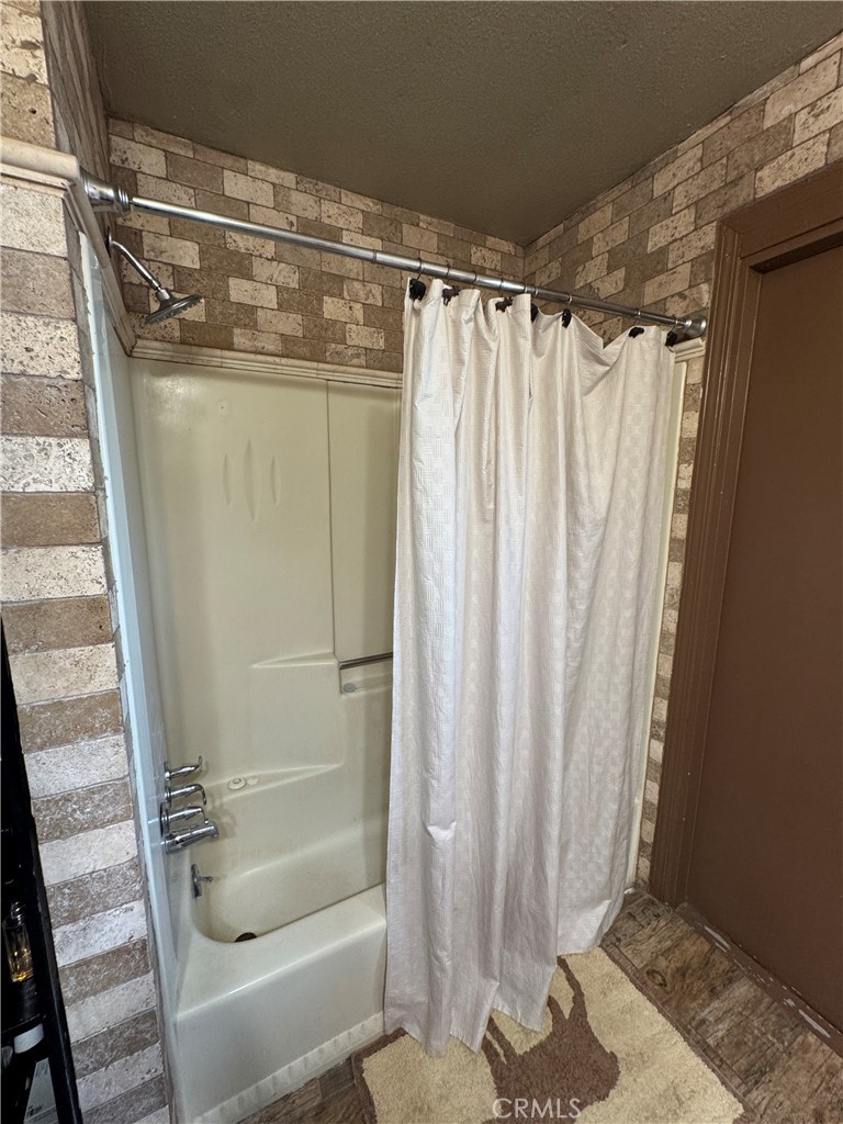 5200 N Gratton Property Photo 73