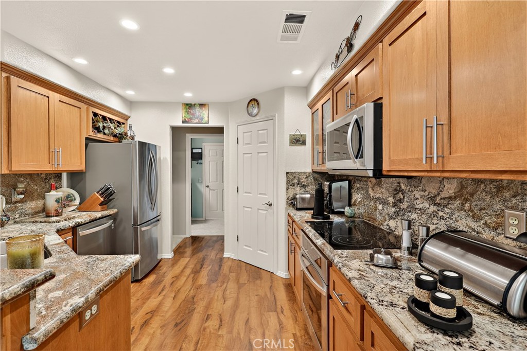 3947 Finch Court Property Photo 11