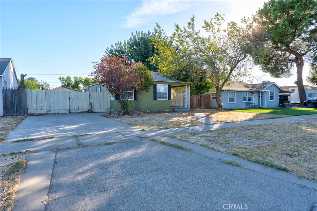 360 E 19th Street Property Photo 6