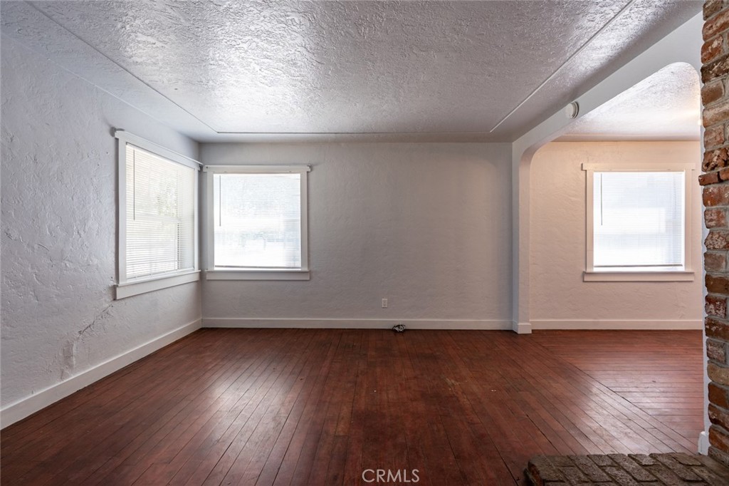 360 E 19th Street Property Photo 14