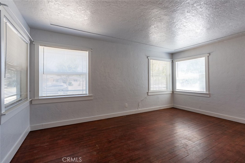 360 E 19th Street Property Photo 15