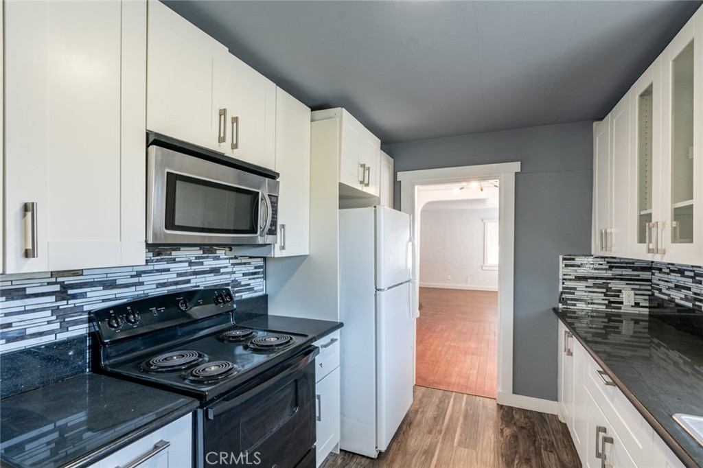 360 E 19th Street Property Photo 23