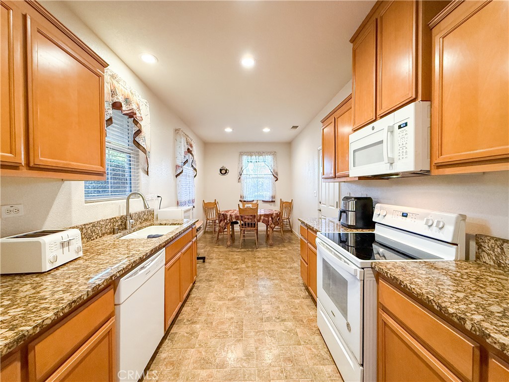 565 Tolman Way Property Photo 4