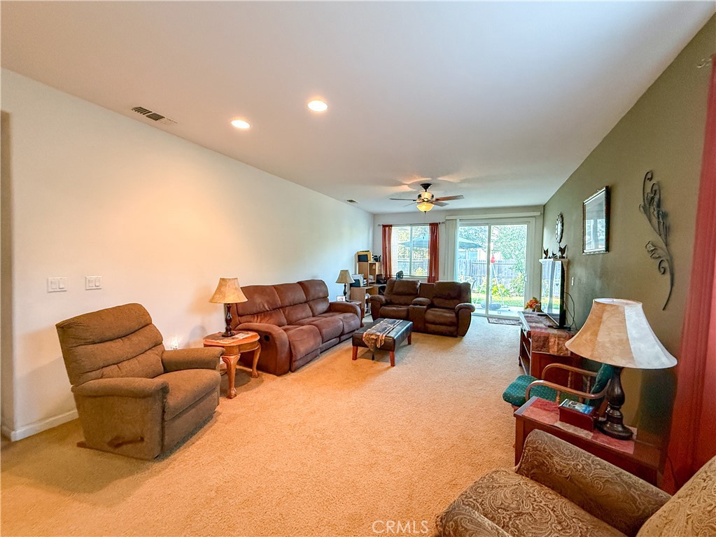 565 Tolman Way Property Photo 6