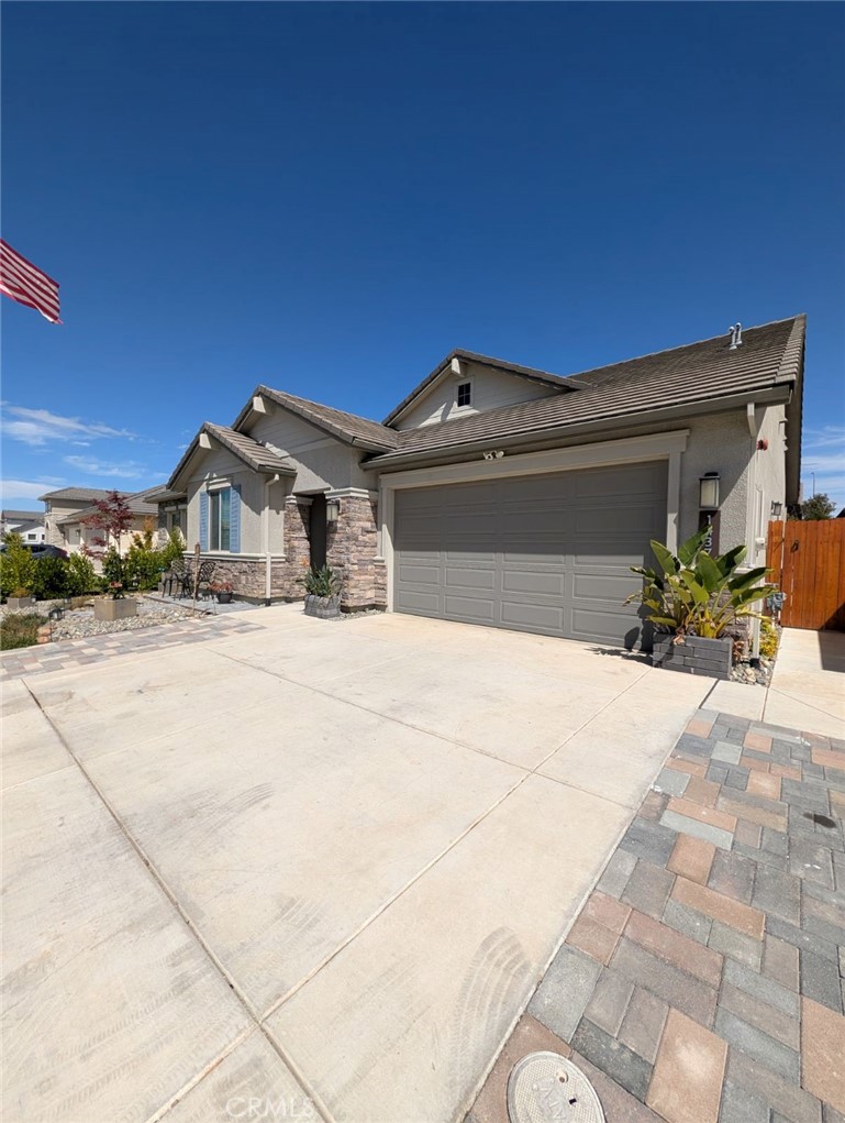 1437 Sunridge Court Property Photo 3