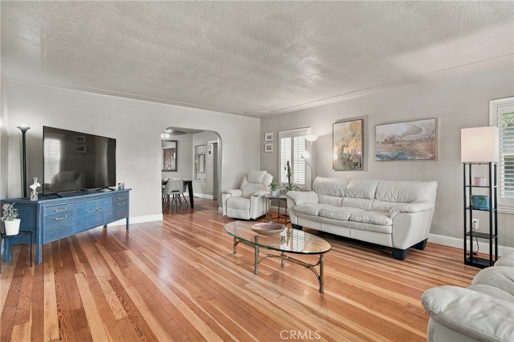 611 E 20th Street Property Photo 11