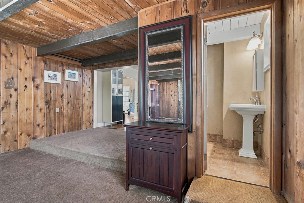 611 E 20th Street Property Photo 20