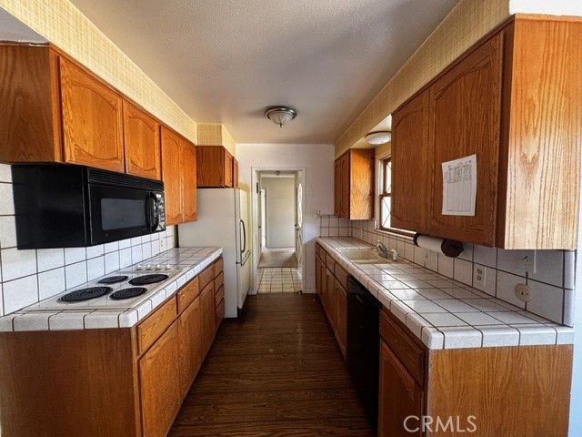2121 Almondwood Property Photo 3