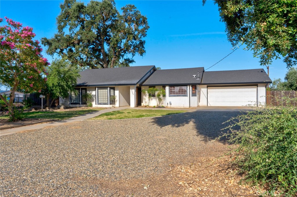 3289 Fresno Property Photo 4