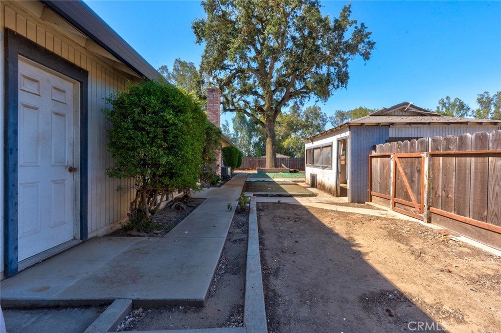 3289 Fresno Property Photo 40