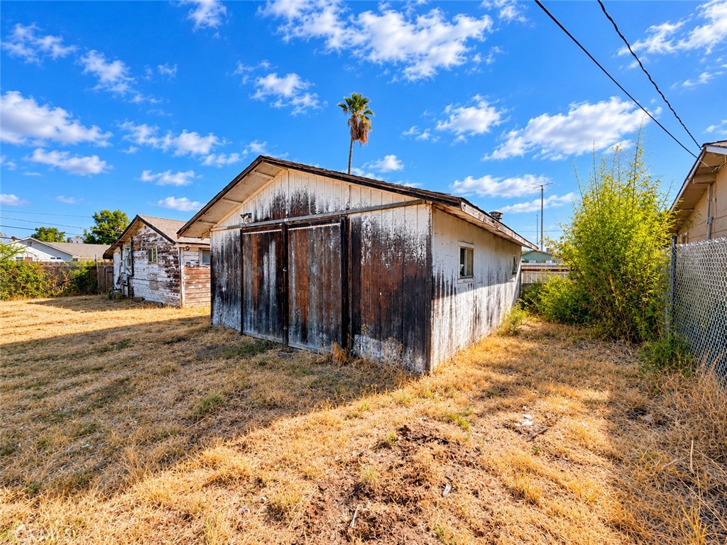 2195 Beachwood Drive Property Photo 4
