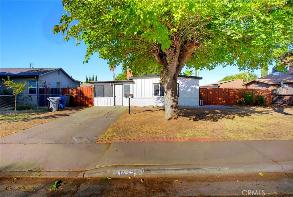 1653 Almond Ave Property Photo 1