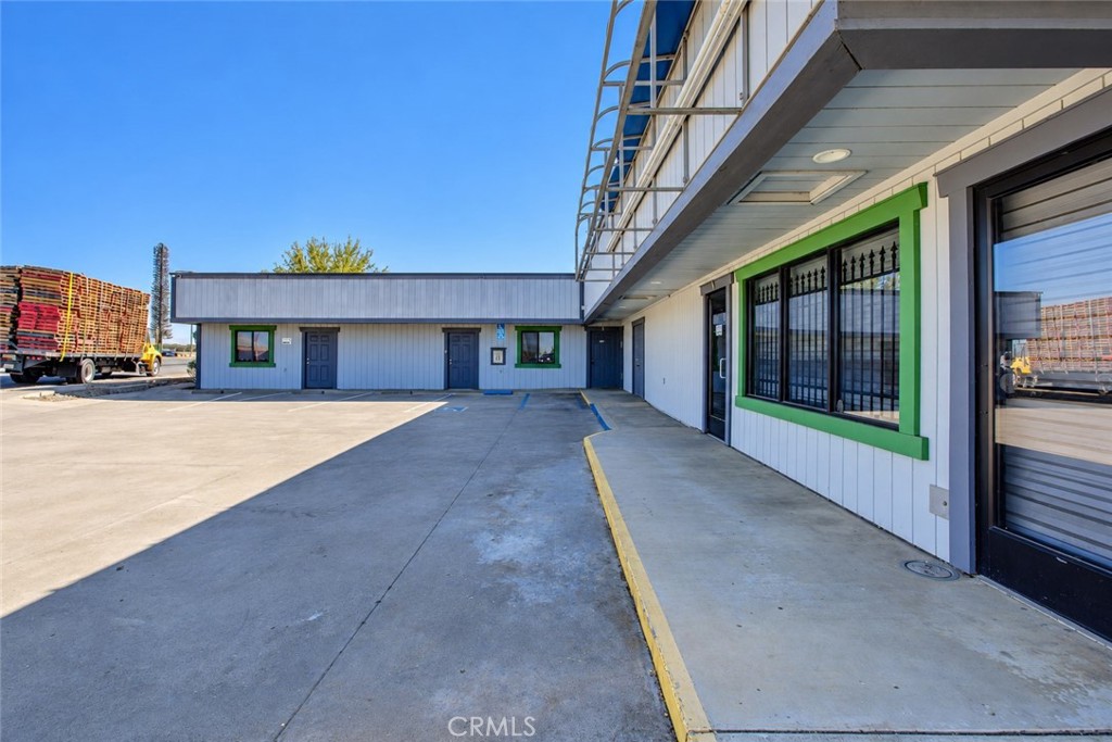 9215 E Highway 140 Property Photo 3