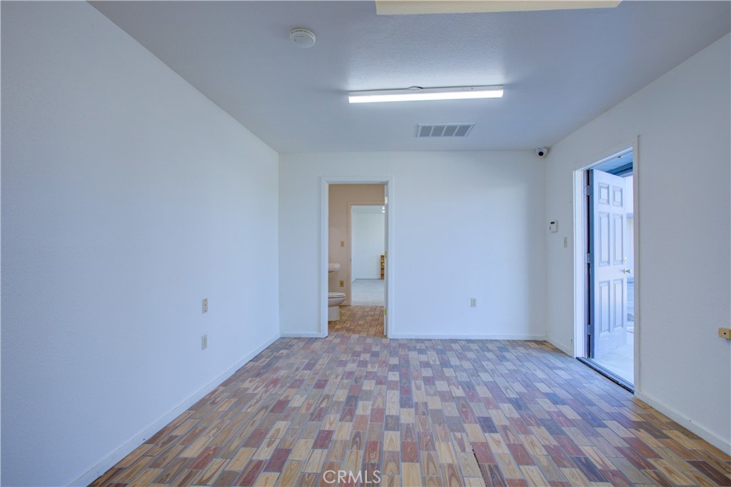 9215 E Highway 140 Property Photo 4