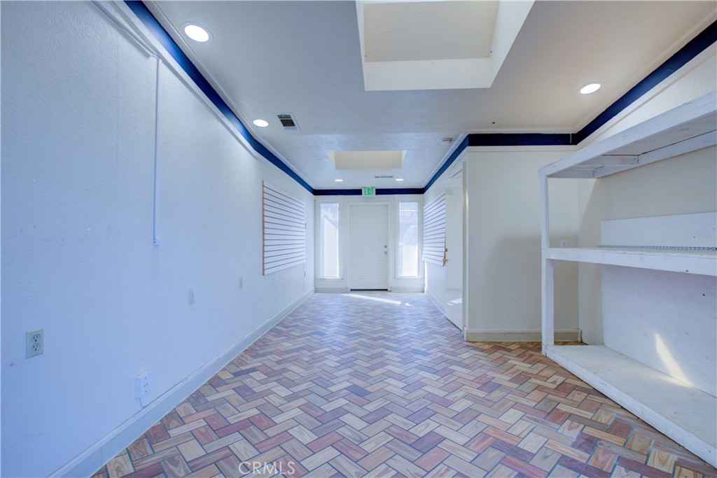 9215 E Highway 140 Property Photo 11