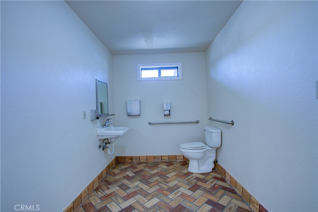 9215 E Highway 140 Property Photo 14