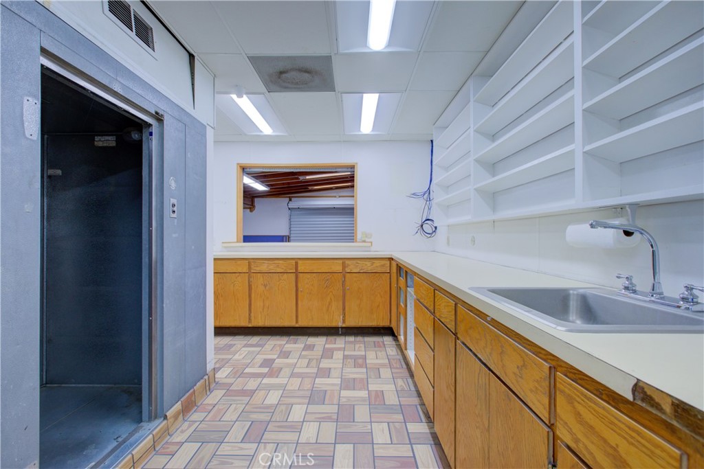 9215 E Highway 140 Property Photo 18