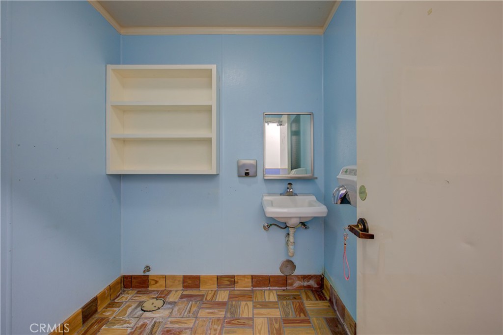 9215 E Highway 140 Property Photo 28