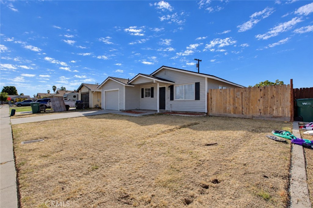 2425 Apache Street Property Photo 3