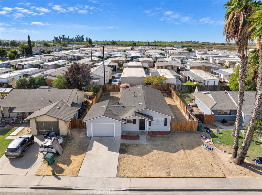 2425 Apache Street Property Photo 4