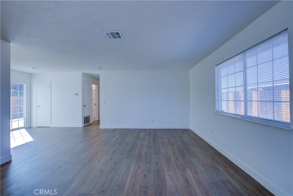 2425 Apache Street Property Photo 5