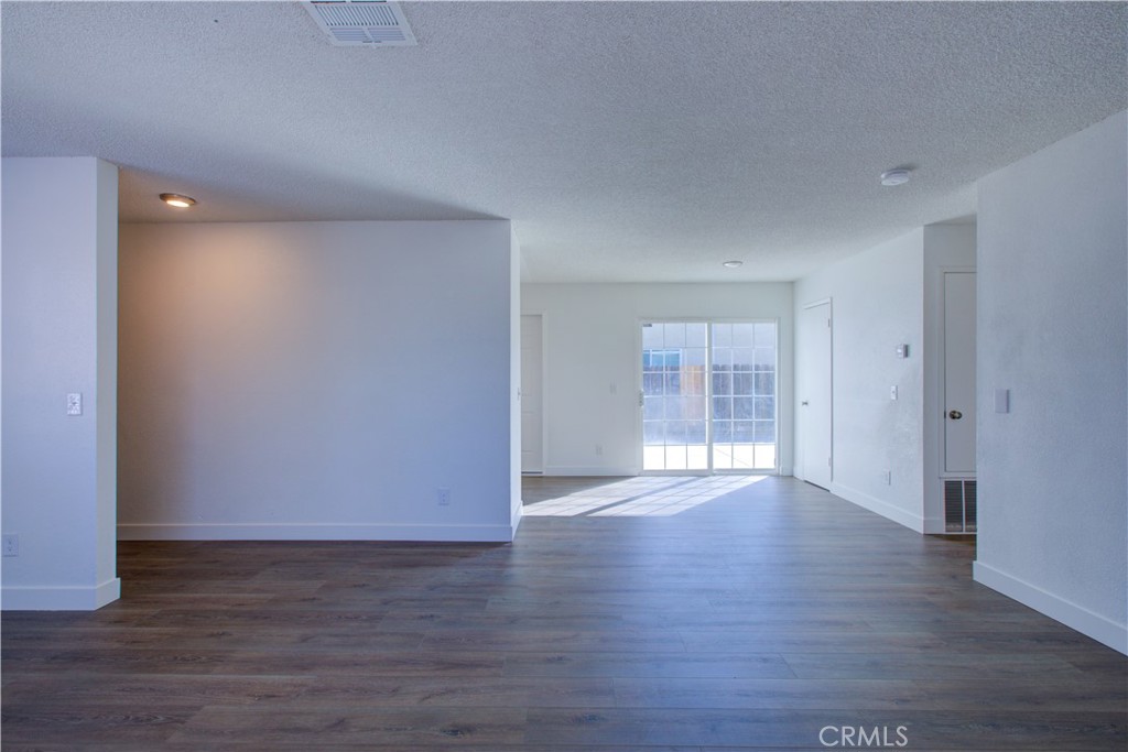 2425 Apache Street Property Photo 8