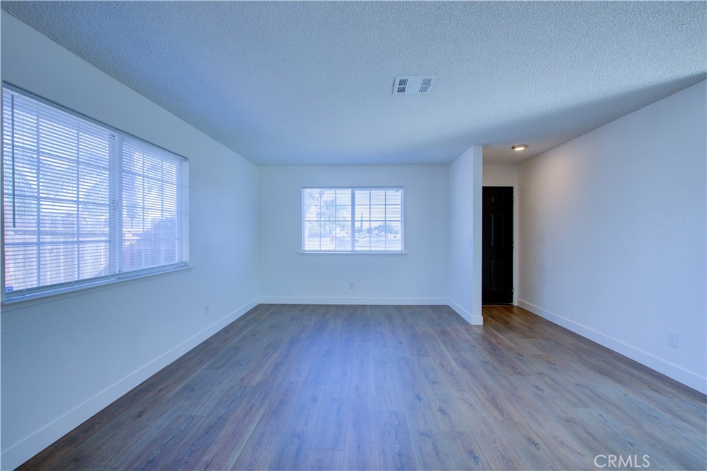 2425 Apache Street Property Photo 9