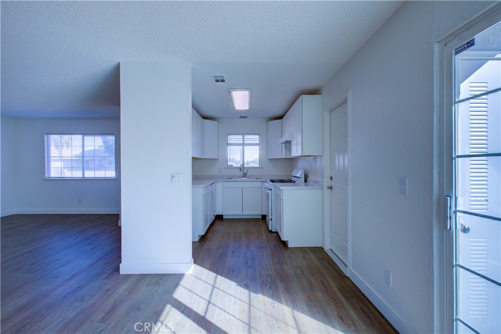 2425 Apache Street Property Photo 11
