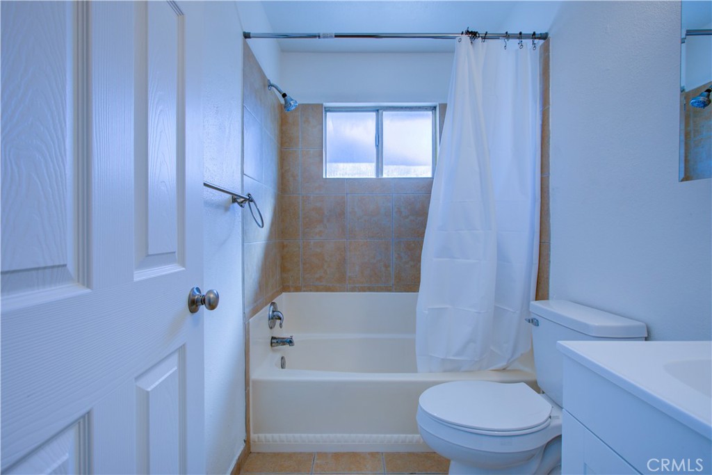 2425 Apache Street Property Photo 17