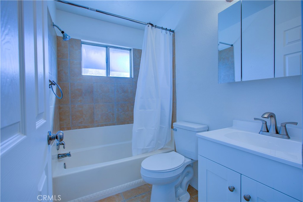 2425 Apache Street Property Photo 18