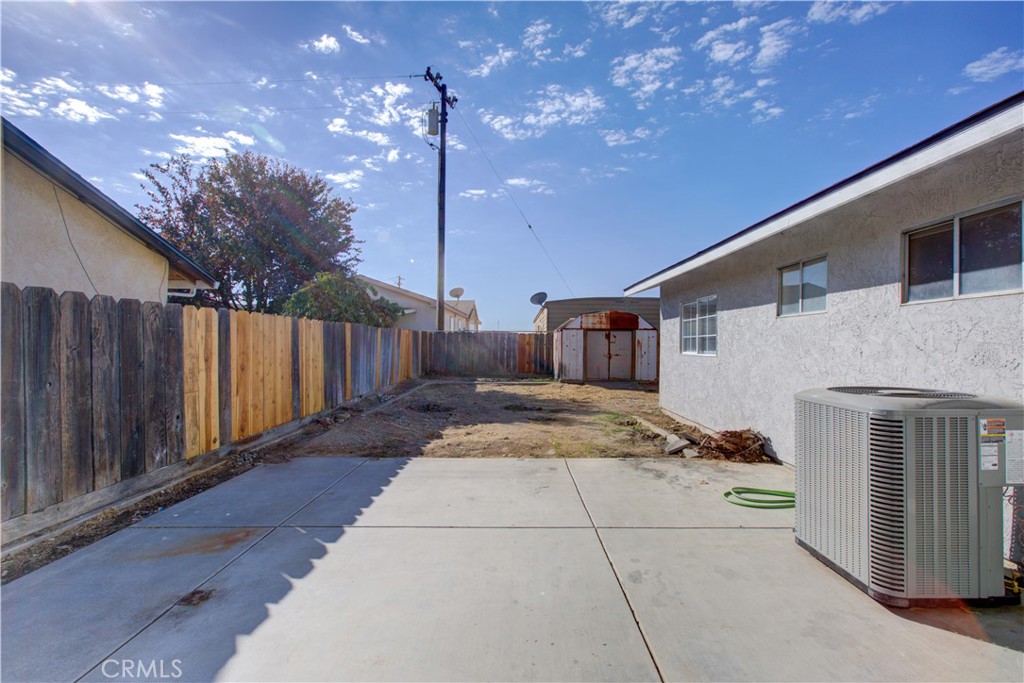 2425 Apache Street Property Photo 28