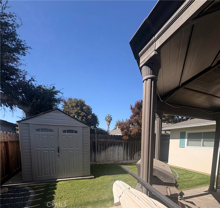 208 Leslie Drive Property Photo 2
