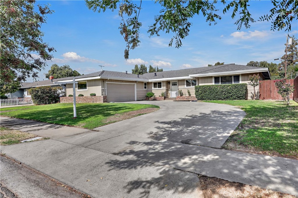 1523 Tamarack Avenue Property Photo 2