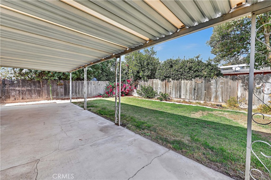 1523 Tamarack Avenue Property Photo 4