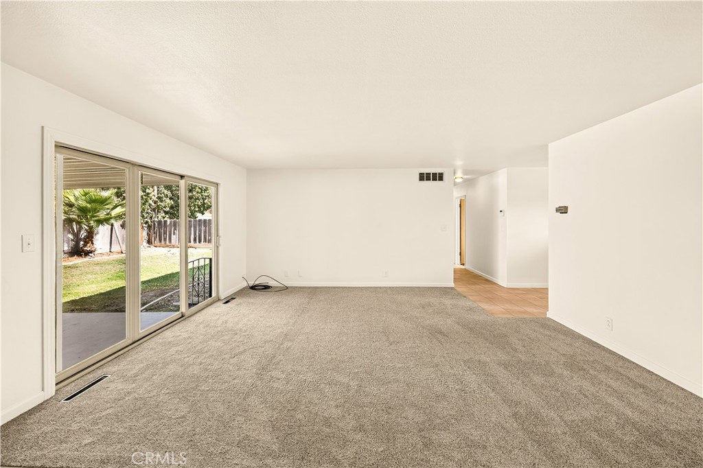 1523 Tamarack Avenue Property Photo 8
