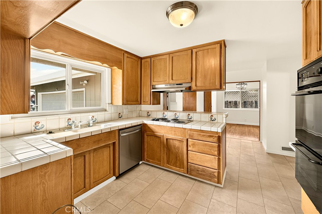 1523 Tamarack Avenue Property Photo 9