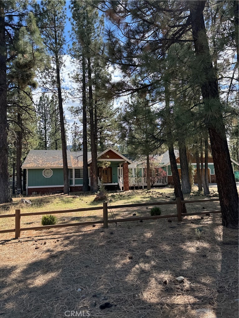 2474 Oak Property Photo 3