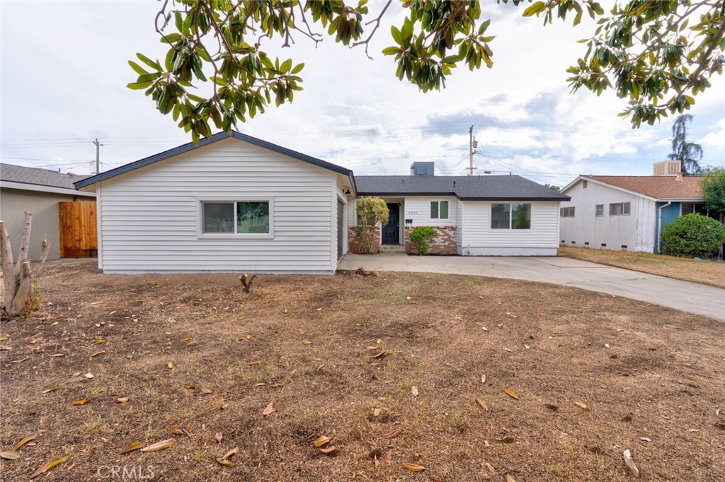1300 Tamarack Avenue Property Photo 1