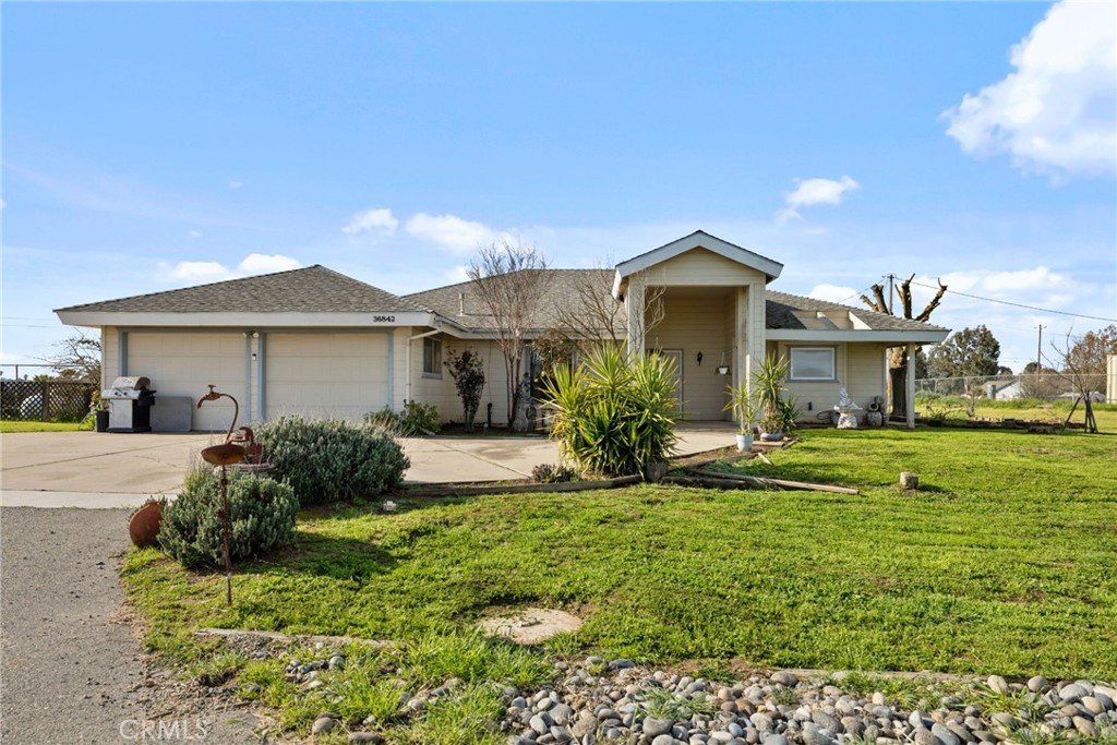 36842 Highway 145 Property Photo